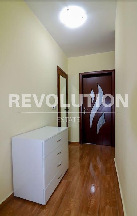 Тристаен апартамент в района на Възраждане 3!