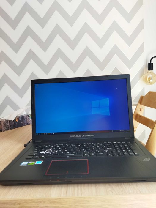 Laptop Gaming Asus Rog Strix 17.3" i7-7700HQ 16GB GTX 1050 512GB SSD