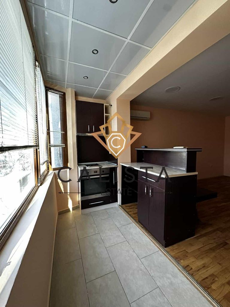 Дава се под наем Тристаен апартамент в Пловдив, Център - 70 кв.м за 535.5 € - Снимка #1