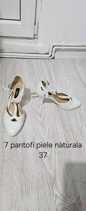 Vand pantofi dama