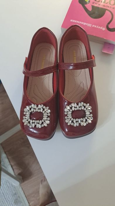 Продам туфли для девочки
