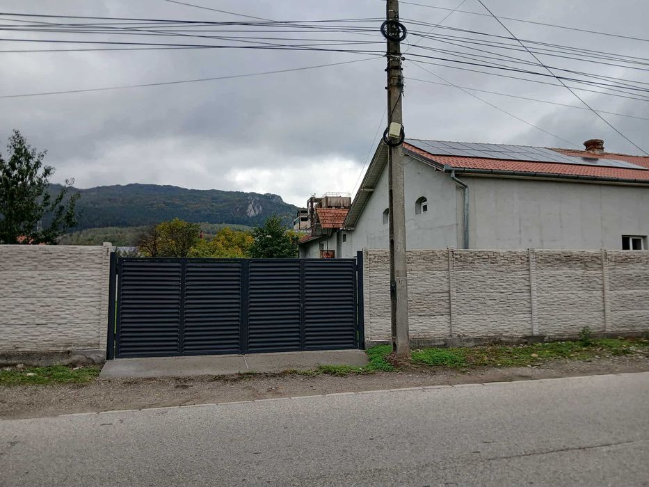 Casă de vânzare !!!
