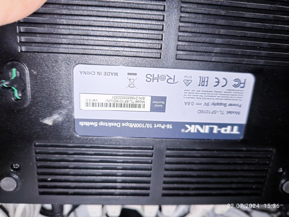 Switch 16 porturi 10/100 TP-LINK TL-SF 1016D + diverse kituri DDR