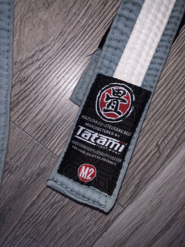 Centura gri cu alb jiu jitsu