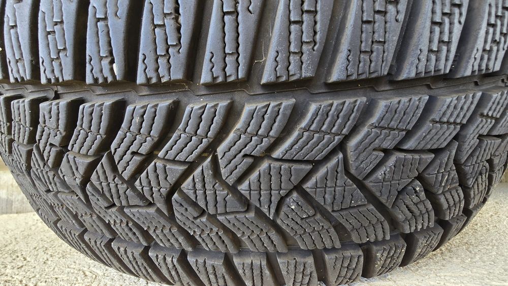 Roti iarna R16  cu jante originale VW si cauciucuri aproape noi Dunlop
