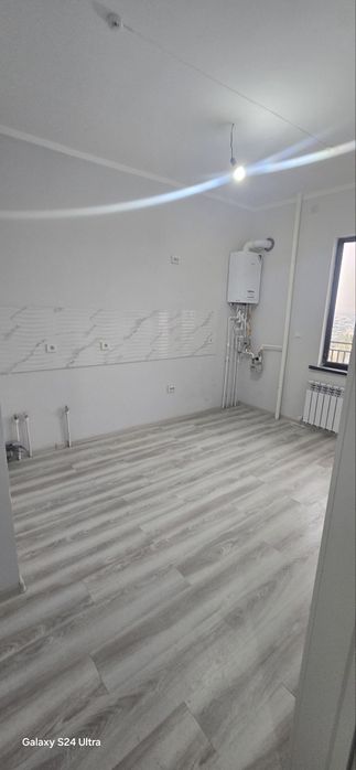 Novastroykadan yangi hali hech kim yashamagan remontli tayyor uy