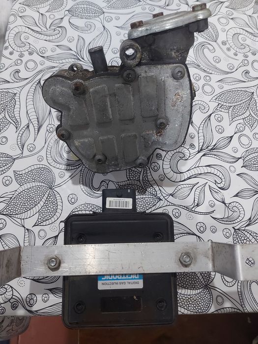 Продам газовый редуктор и компьютер  4 поколения. Дижитроник.