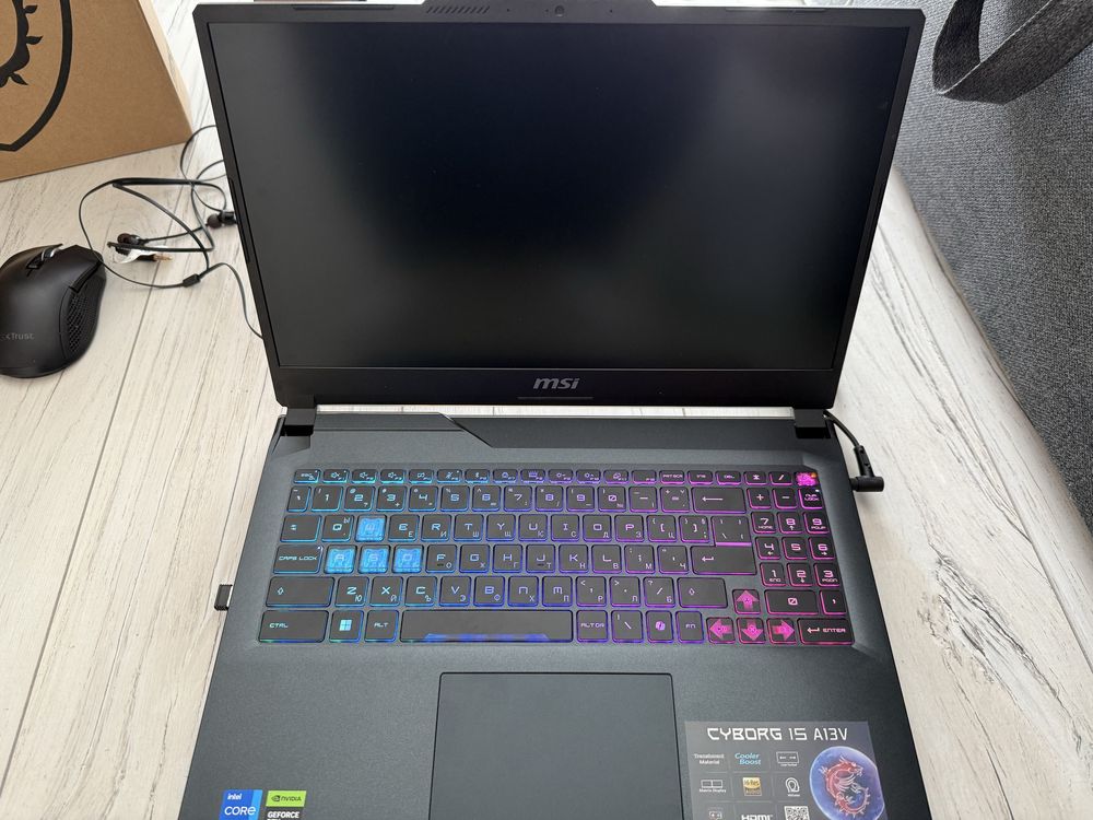 Продавам геймърски лаптоп MSI CYBORG 15 A13VE