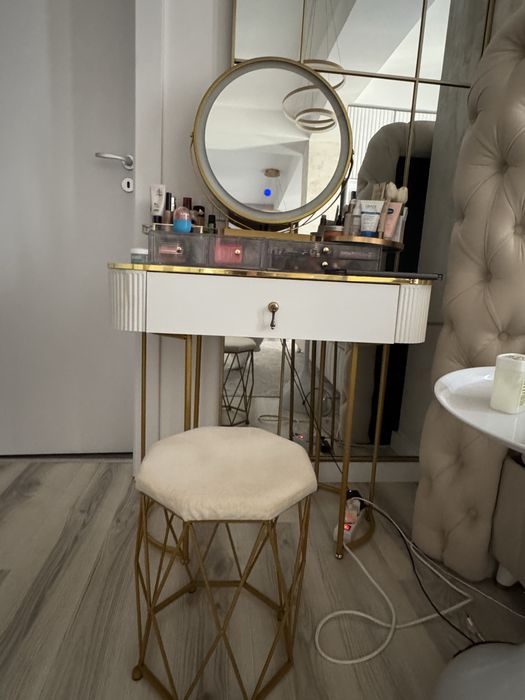 Masa se make up si scaun