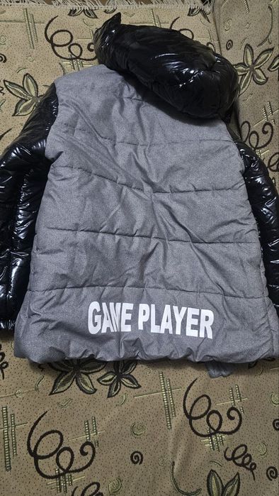 Kurtka sotiladi 158/164 razmer