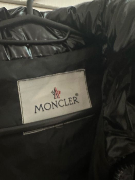 Оригинално яке на Moncler