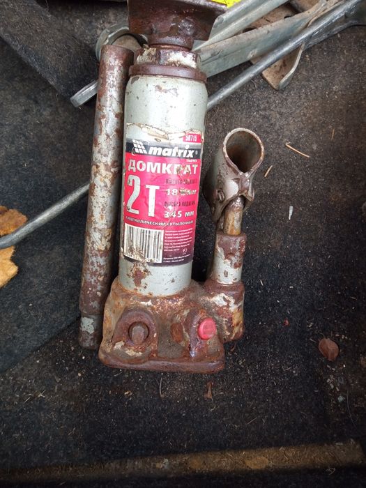 Продам домкрат 2 тонны
