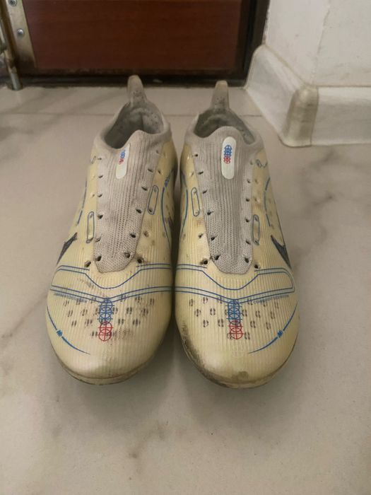 39 маломерка Бутсы найк в хорошем состоянии с шнурком