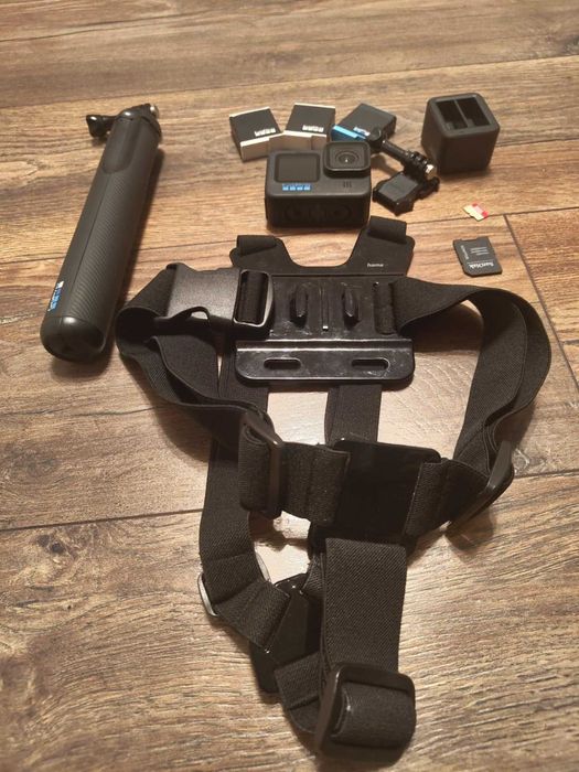 GoPro Hero 10 Black + Accesorii GoPro