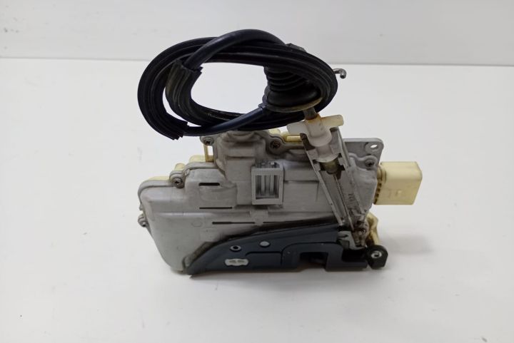 Broasca  Usa Fata Stanga 3C1837015A Volkswagen VW Passat B6