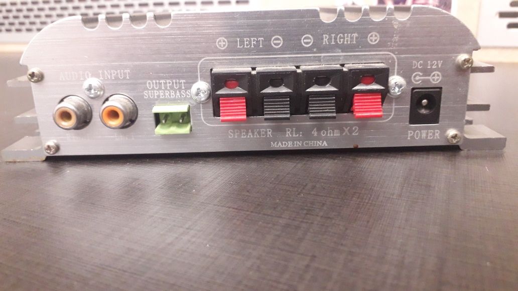 Stereo audio amplifier