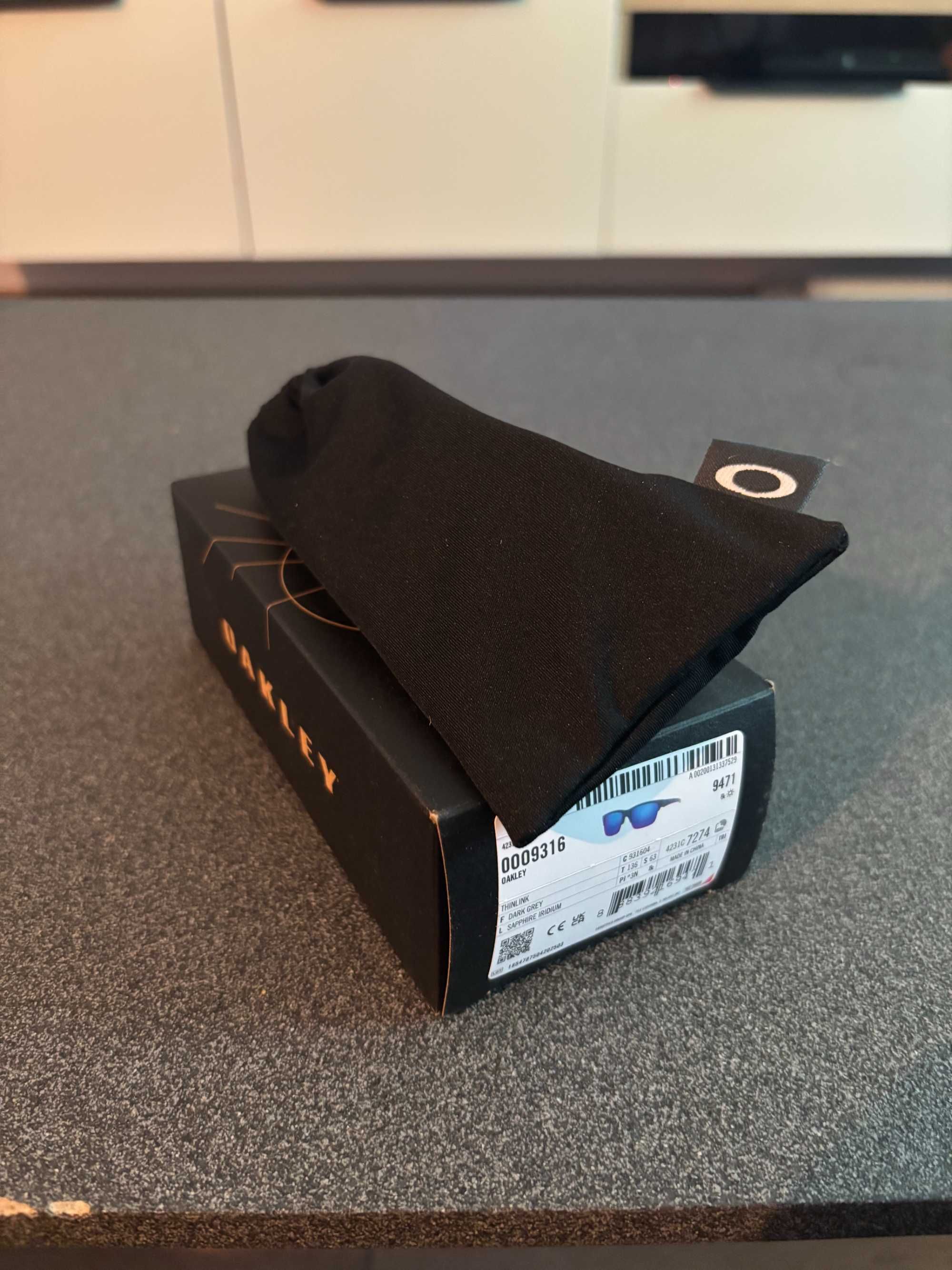 Продавам Чисто Нови Очила Oakley Thinlink