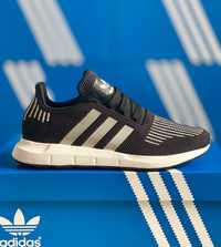 38 Adidasi Dama Adidas Swift Run, Noi, Originali