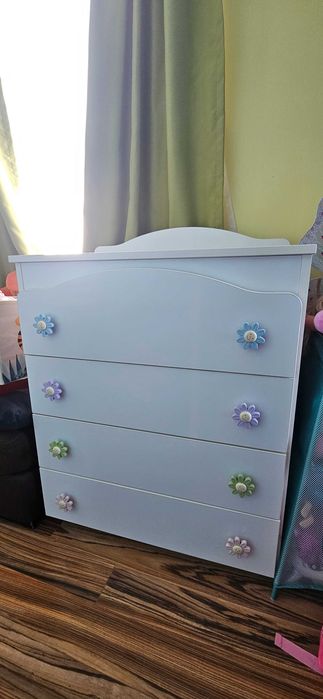 Продавам скрин за детска стая