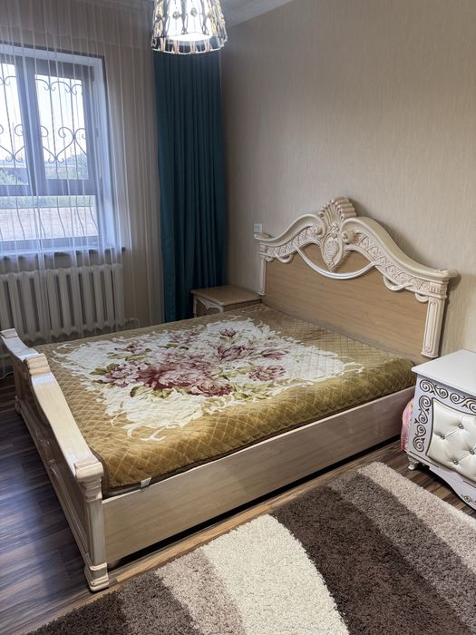Продается спальный ганитур. Кровать шифонер тумбочки камод. Состояние