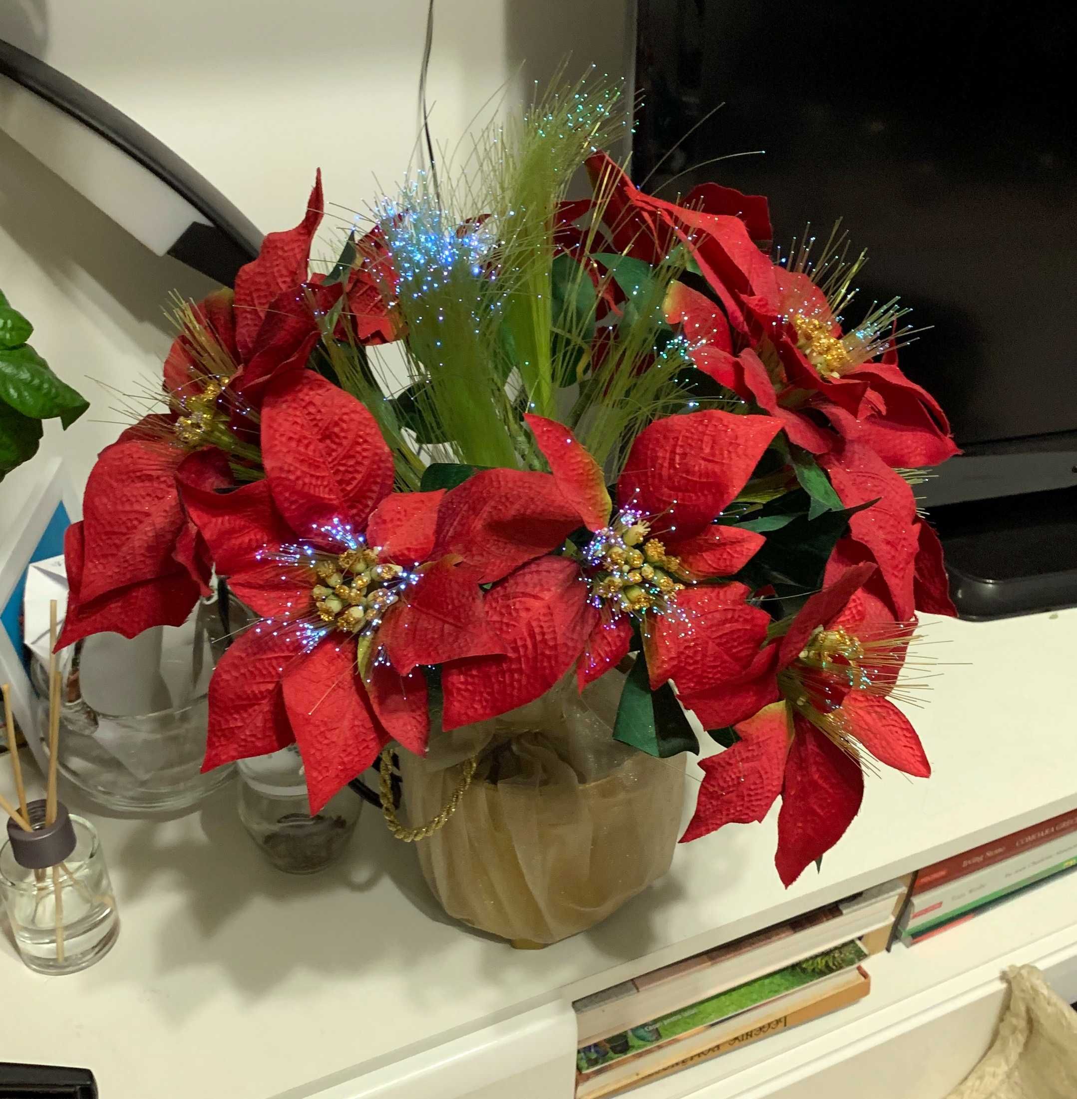 Vaza cu flori ornamentale luminata cu fibra optica - deosebita