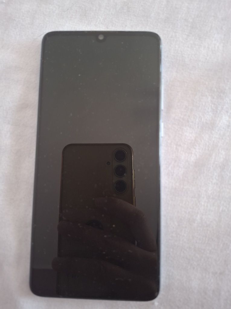 Телефон Huawei P30