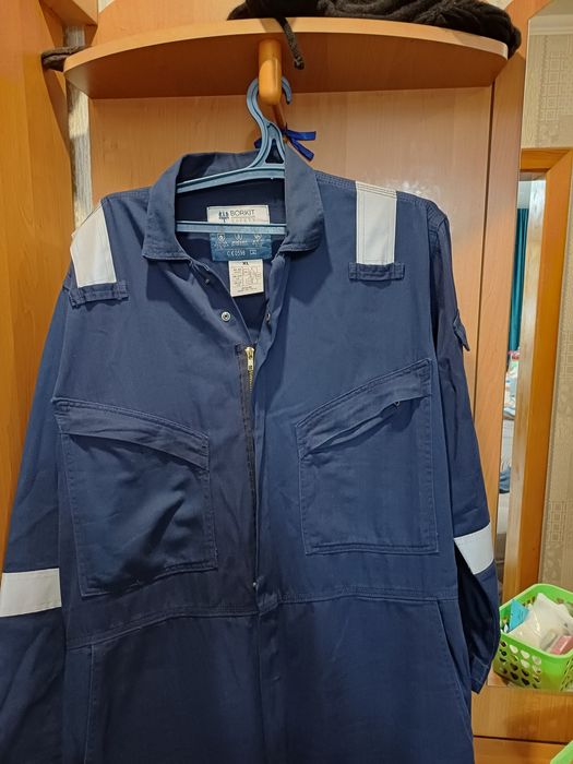 Продам спецодежду.