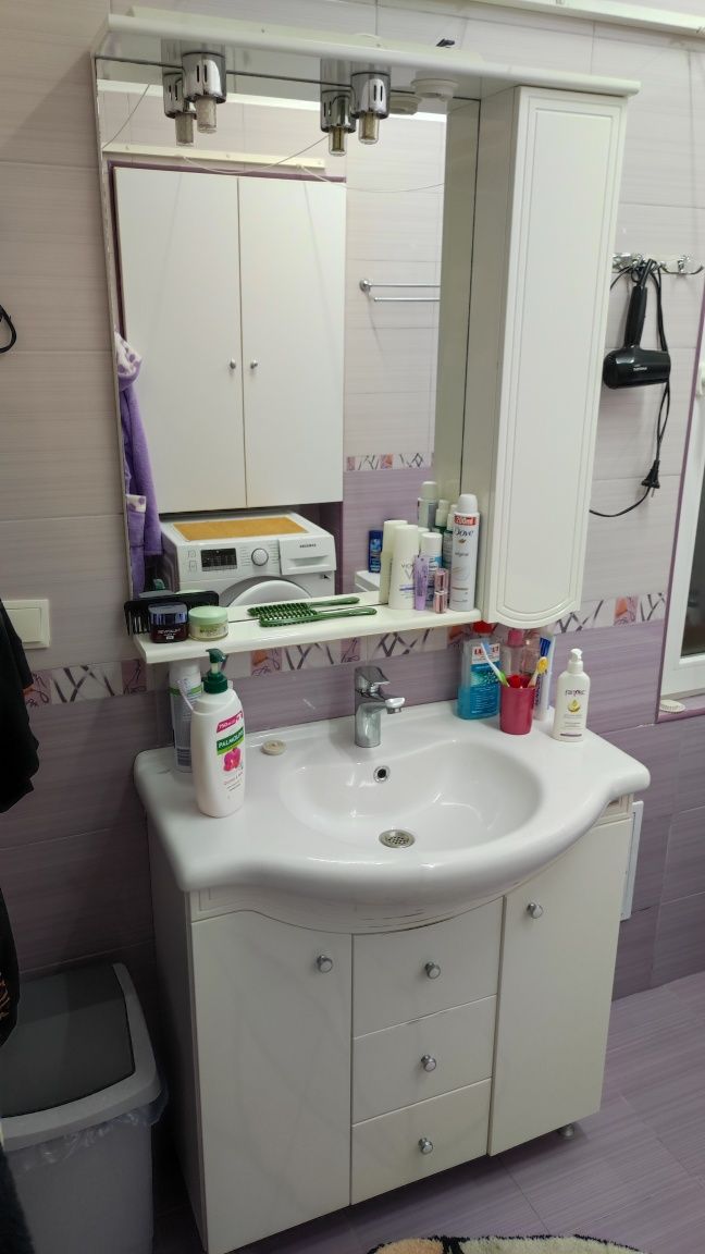 Vând apartament  2 camere situat zonă centrală