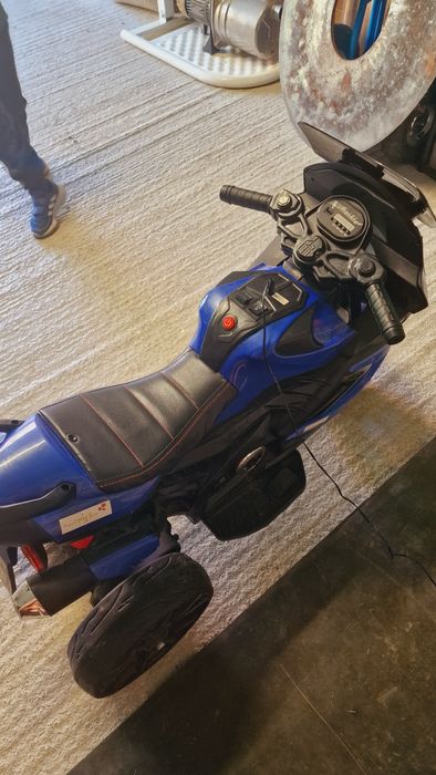 Motocicleta electrica copii ( madina, triciclu)