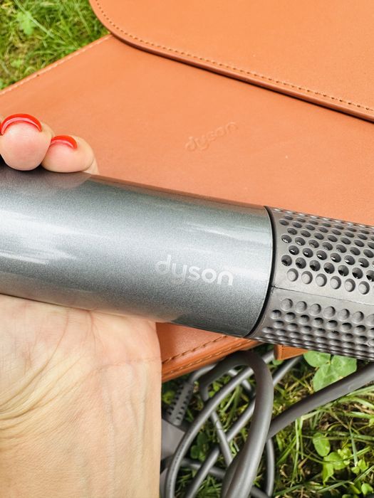 Dyson airwrap aparat