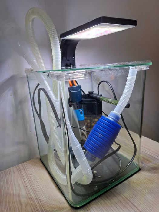Vand acvariu Dennerle 10l + accesorii - 250 lei