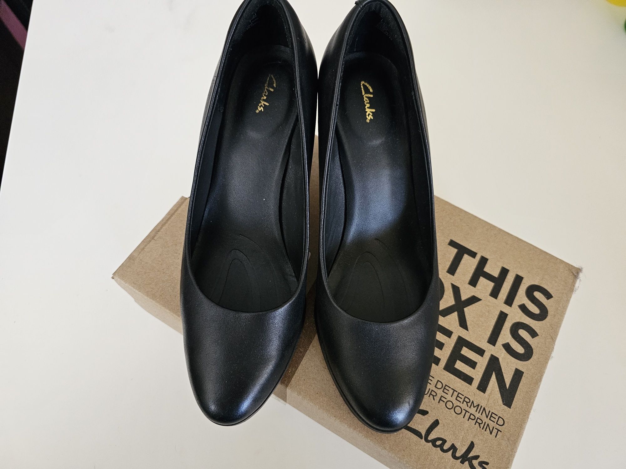 Дамски обувки Clarks