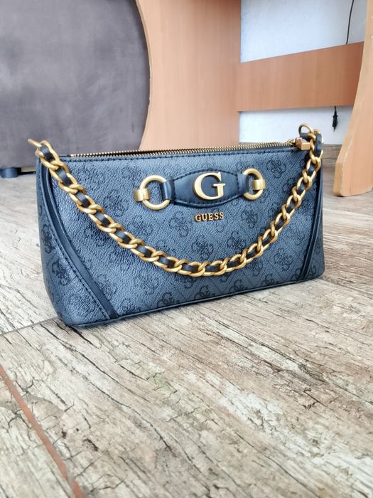 GUESS.      Izzy Crossbody Top Zip Coal Logo