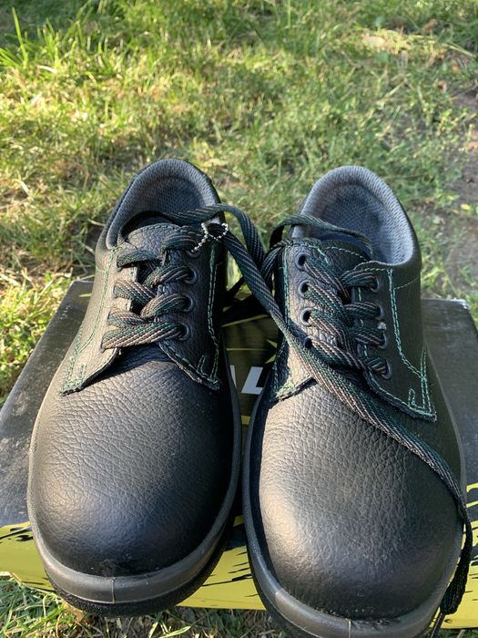 Работни обувки с метално бумбе 37 номер