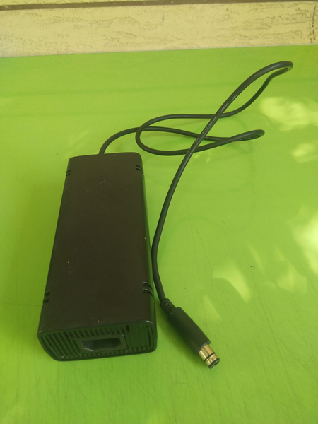 Продаются XBOX 360 E, 500 Gb