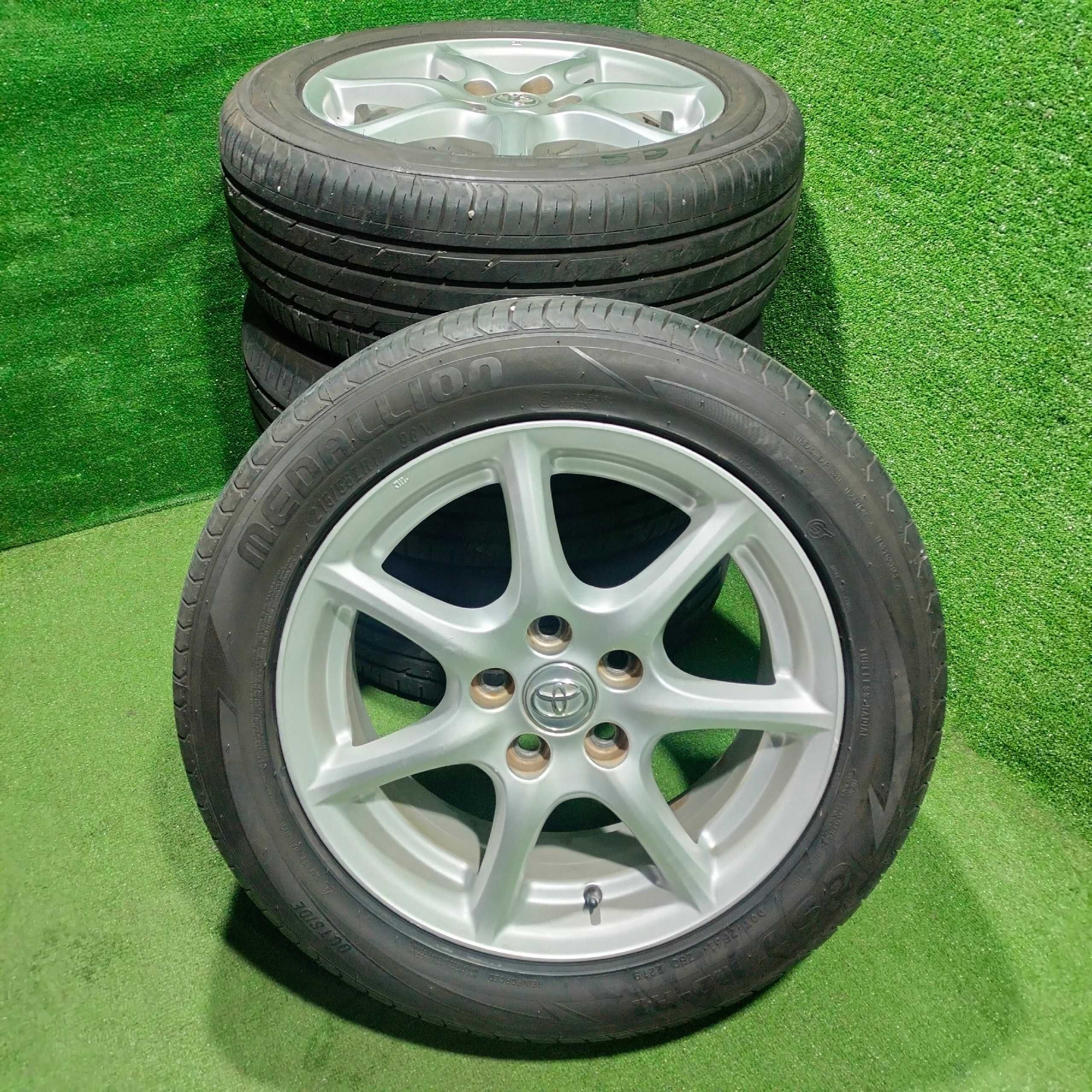 Продам Диск с шинами Medallion cst на Estima 215/55 R17 лето