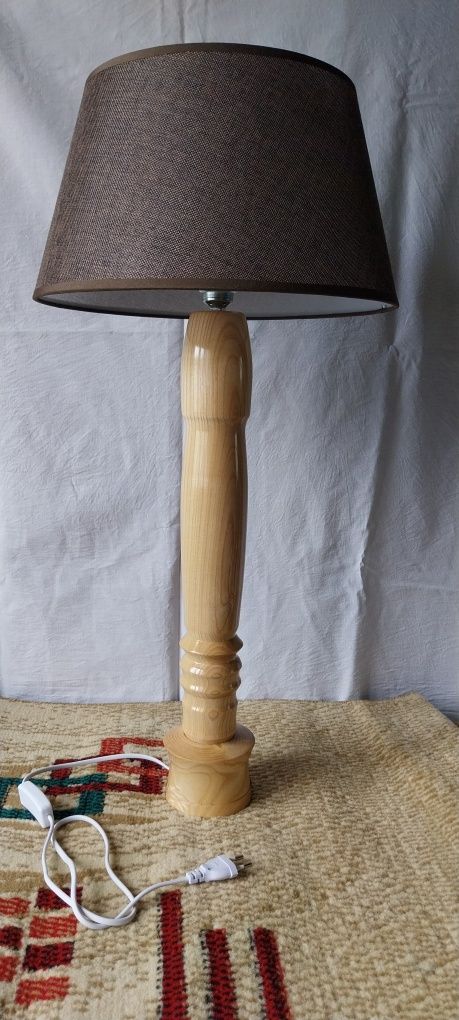 Lampa, veioza lemn masiv frasin, finisata shellac,handmade