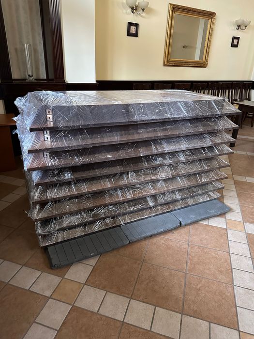 Vand masa de lemn cu scaune,pentru interior