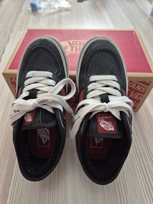 Детски кецове Vans 30.5 размер, черни