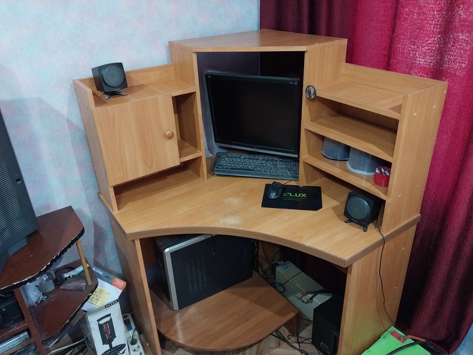 Компьютерный стол