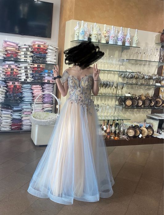 Прекрасна рокля за абитуринтския бал