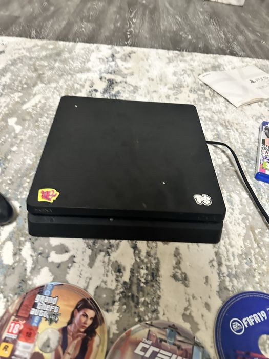 Vand PS4 slim 1T+jocurile din imagine+2 controllere