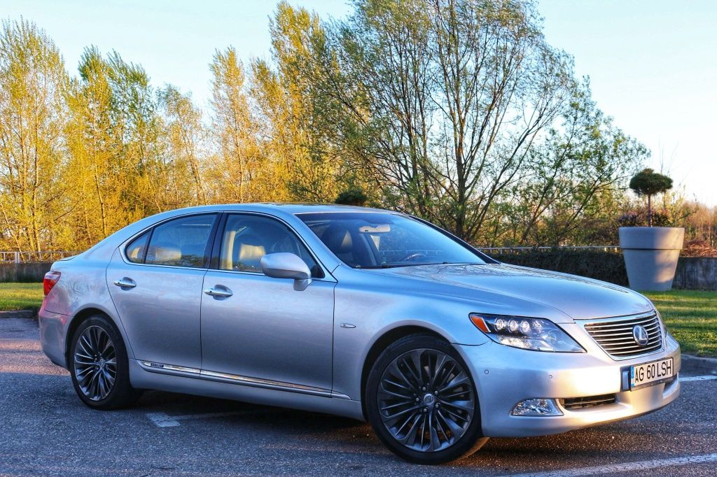 Vând Lexus LS600h Hybrid 5L 450CP 4x4