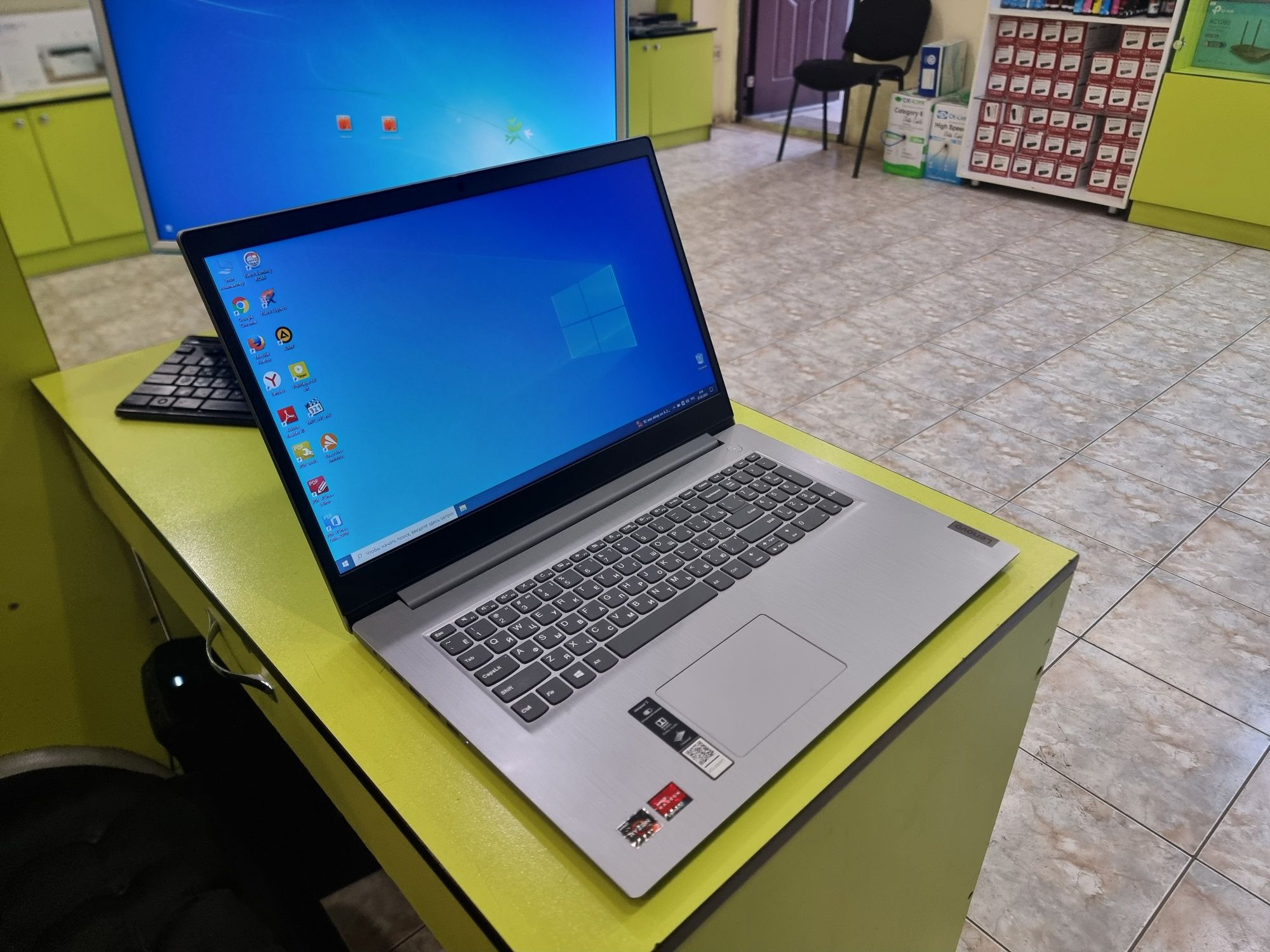 Ноутбук Lenovo 17 диагональ i3