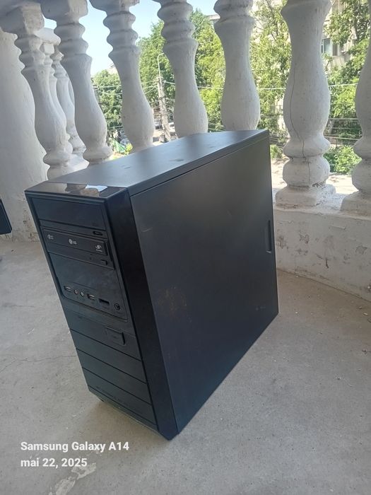 Monitor eLg și calculatorul