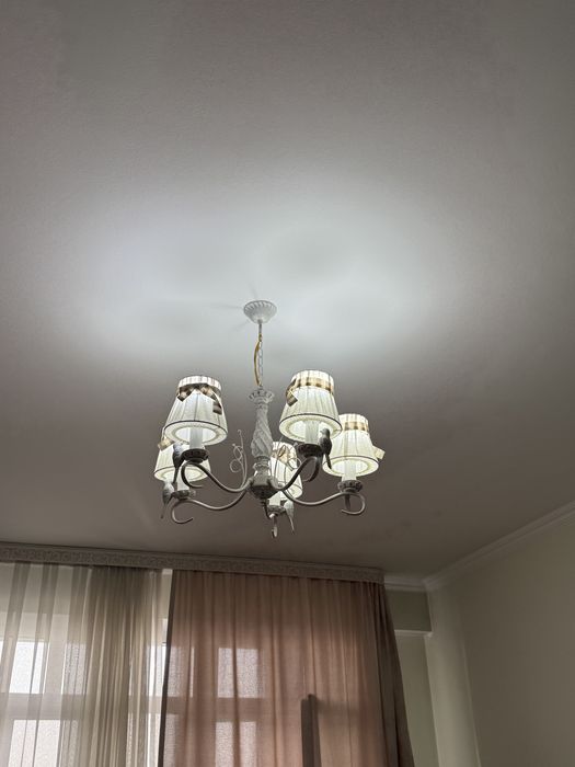 Люстра в гостиную или спальню