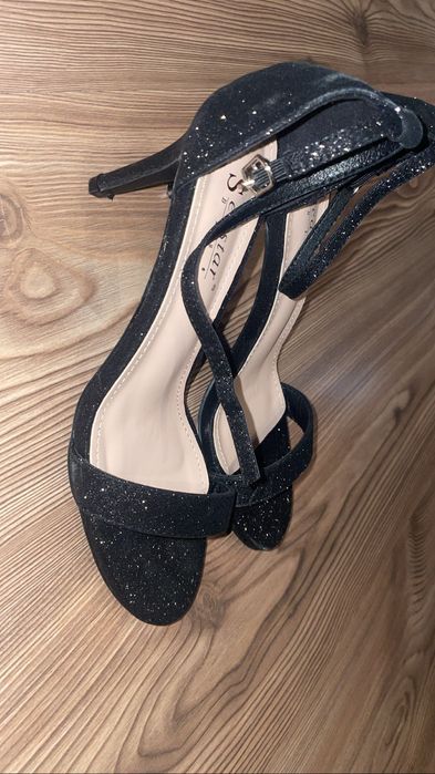 Дамски сандали с ток