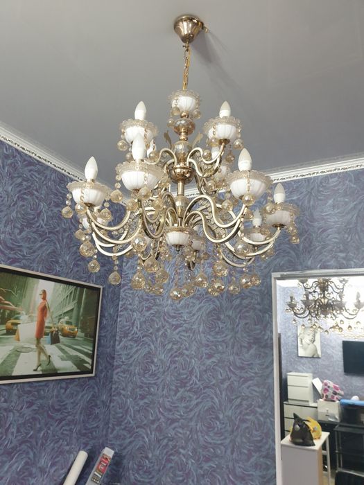 Продам люстру в отличном  состоянии.