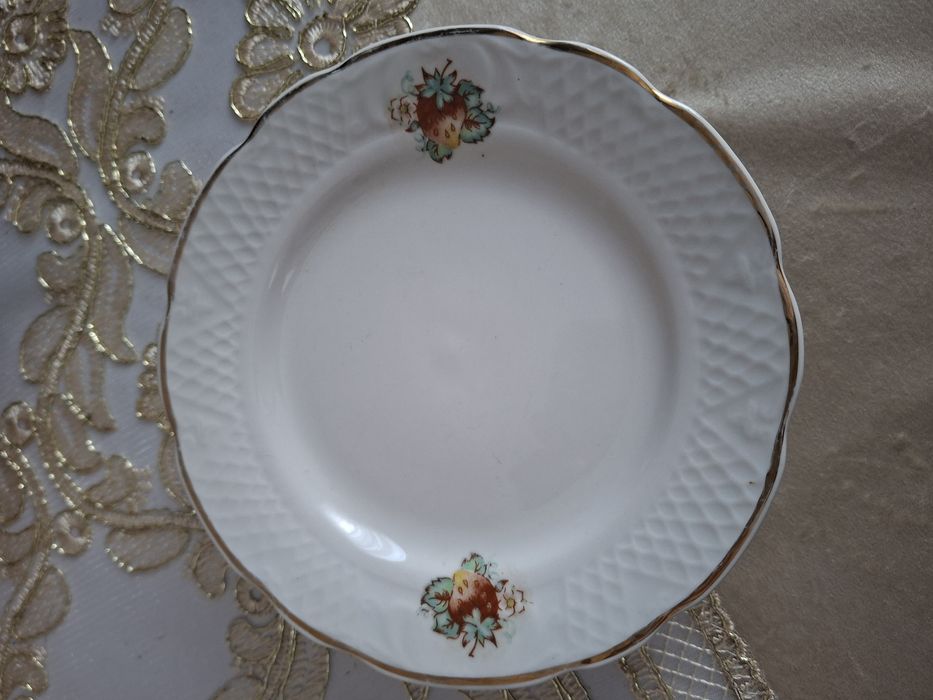 Тарелочки диаметр 18см, в наличии  5 шт