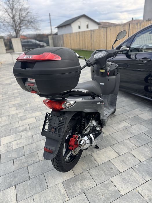 Scuter Sym 125 cm3 categoria B